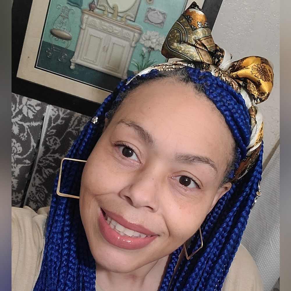 Meet your Posher, Pilar